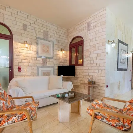 Paco's Flats Aparthotel Gaios