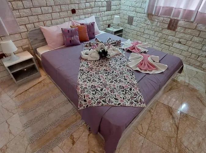 Paco's Flats 4* جايوس