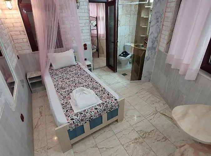 Paco's Flats 4* جايوس
