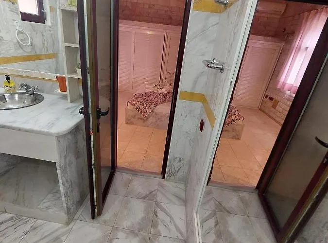 Paco's Flats 4*