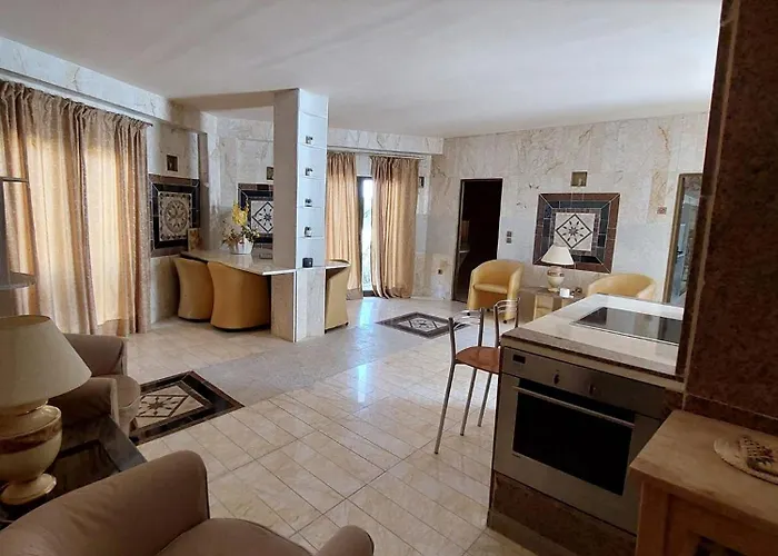 شقة فندقية Paco's Flats 4*