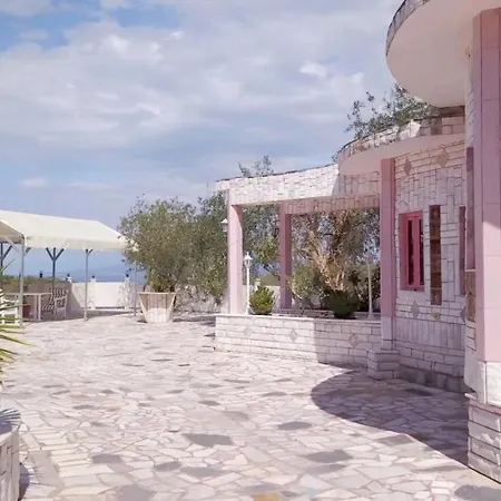 Paco's Flats Aparthotel