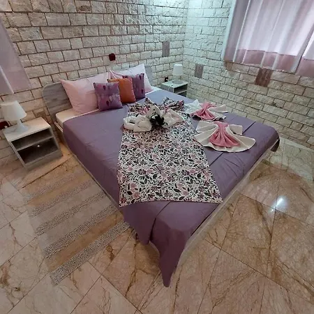 Paco's Flats 4* גאיוס