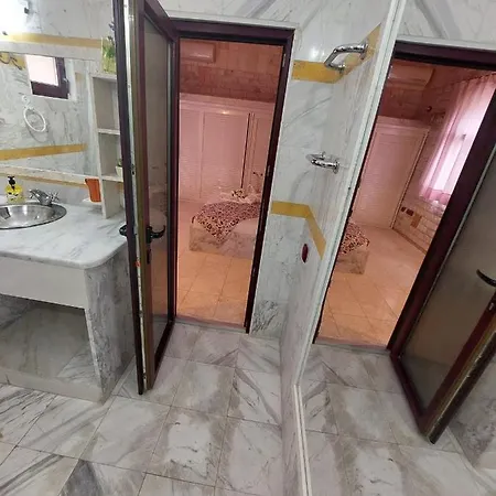 Paco's Flats 4*