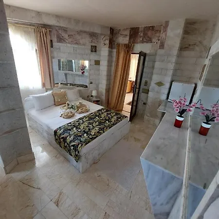 Paco's Flats Aparthotel