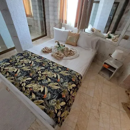 Aparthotel Paco's Flats 4*