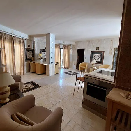 Aparthotel Paco's Flats 4*