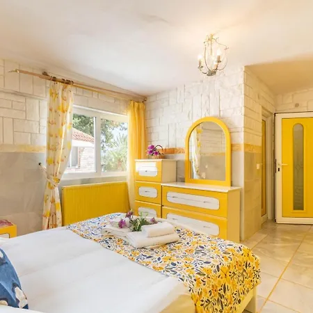 Paco's Flats 4* Gaios
