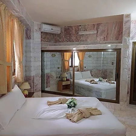 Paco's Flats Hotel de apartamente 4*