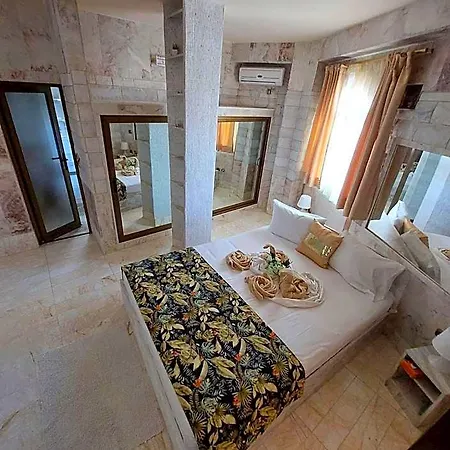 Paco's Flats Aparthotel