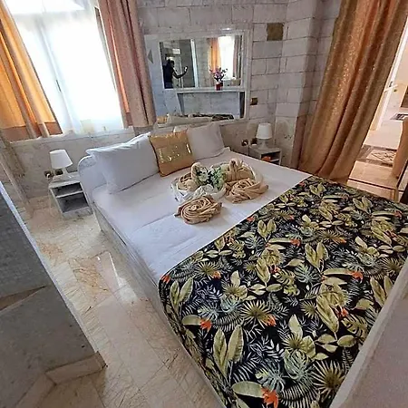 Paco's Flats Aparthotel