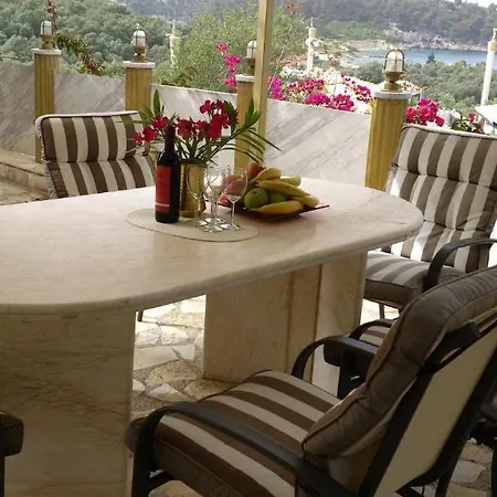 Paco's Flats Aparthotel Gaios