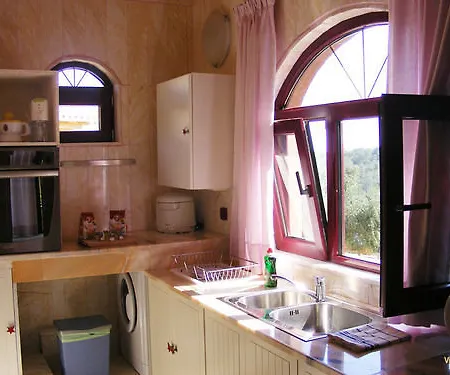 Paco's Flats 4*