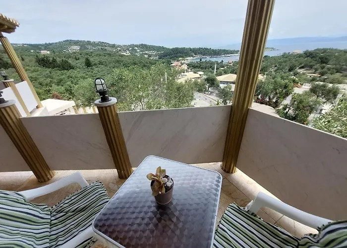 Paco's Flats 4*