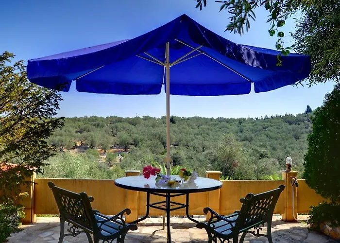 Paco's Flats 4*